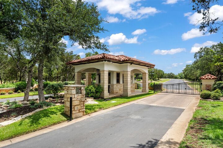 Property Photo: 906 Moonlight Bay Drive TX 78669
