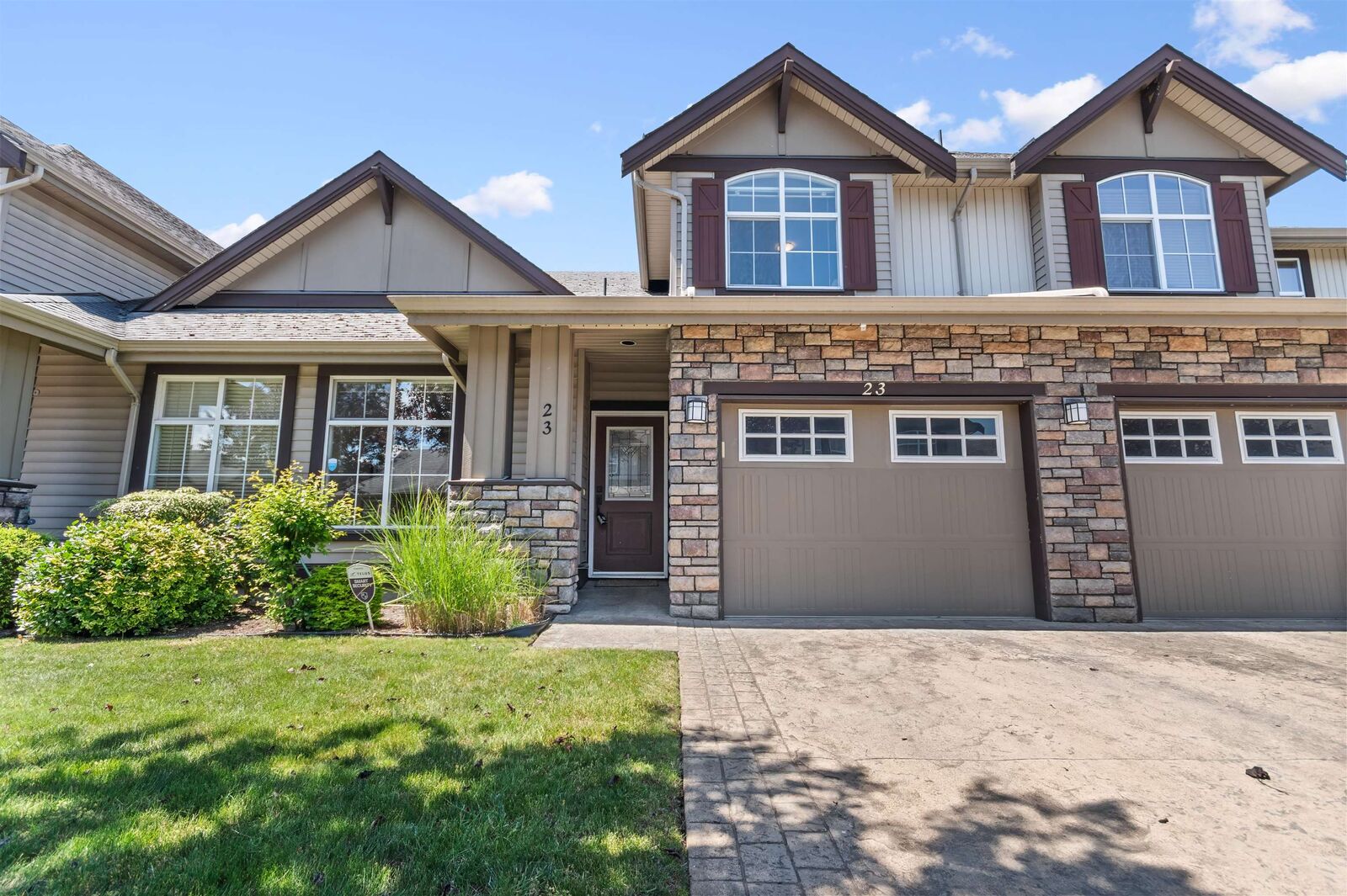 Property Photo:  6577 Southdowne Place 23  BC V2R 0H4 