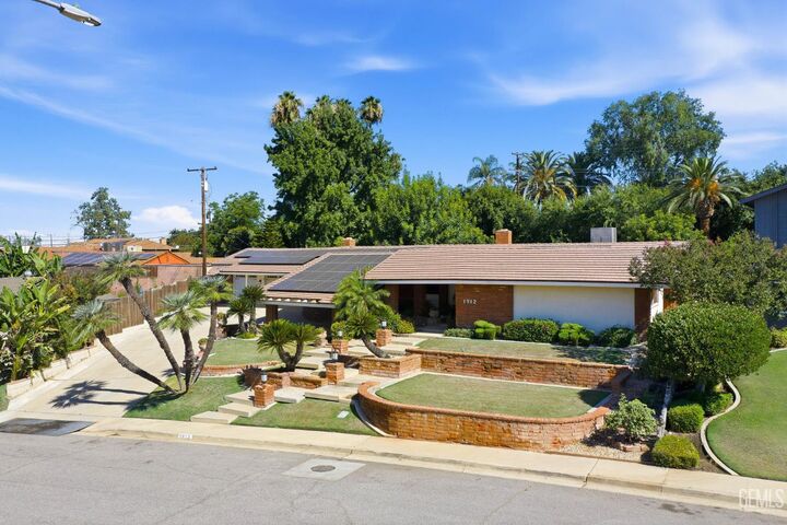 Property Photo: 1912 Country Club Drive CA 93306