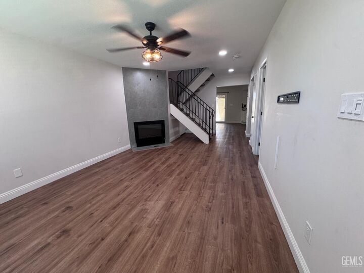 Property Photo:  930 Olive Drive 26  CA 93308 