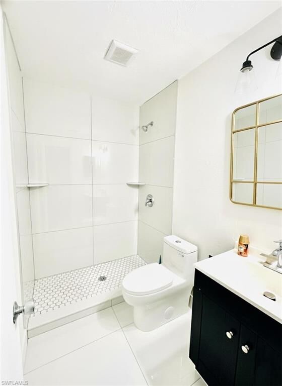 Property Photo: 5256 Coronado Pkwy FL 34116
