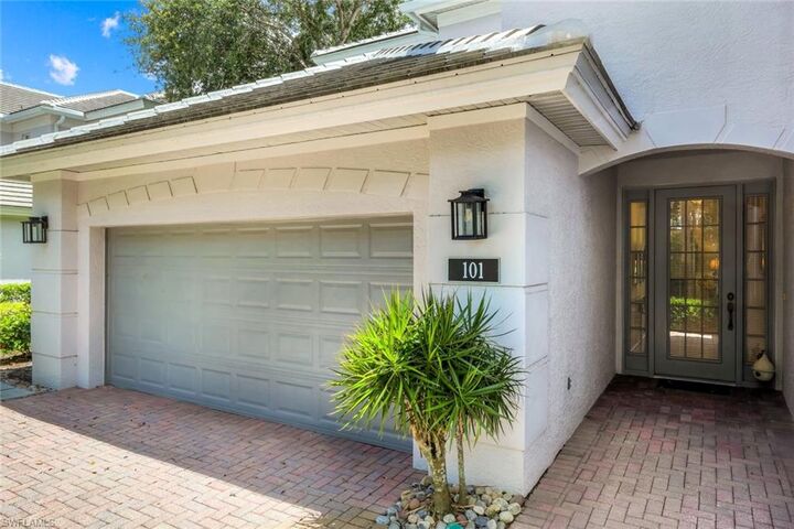 Property Photo:  9271 Indigo Isle Ct 101  FL 34135 