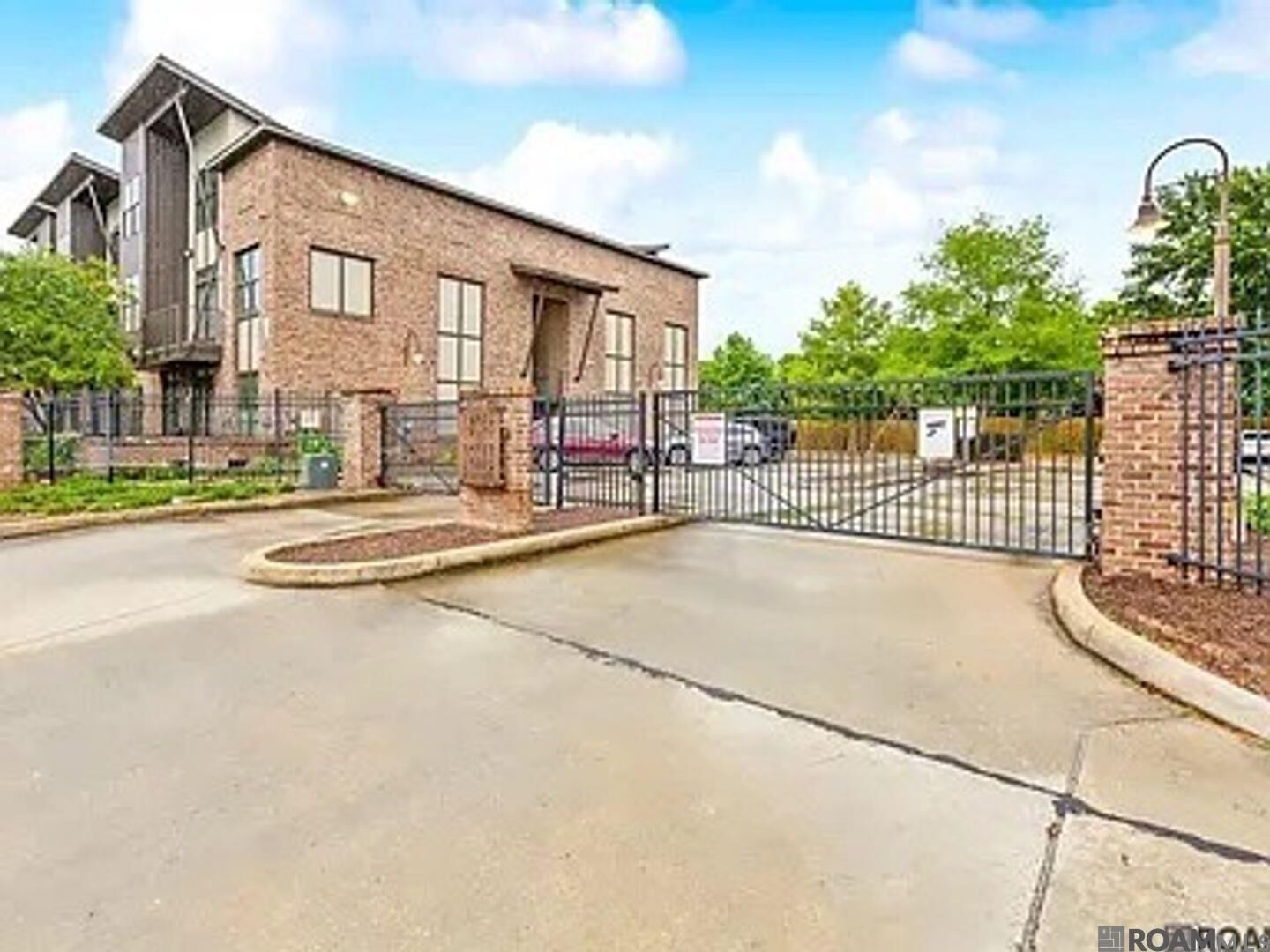 Property Photo:  333 E Boyd Dr #16  LA 70808 