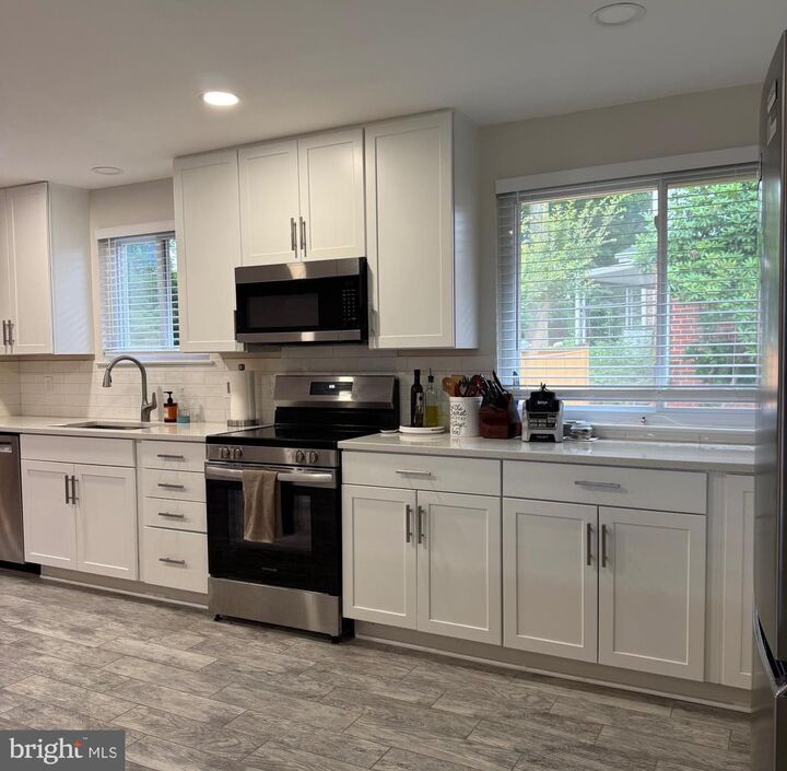 Property Photo: 5010 Gainsborough Drive VA 22032