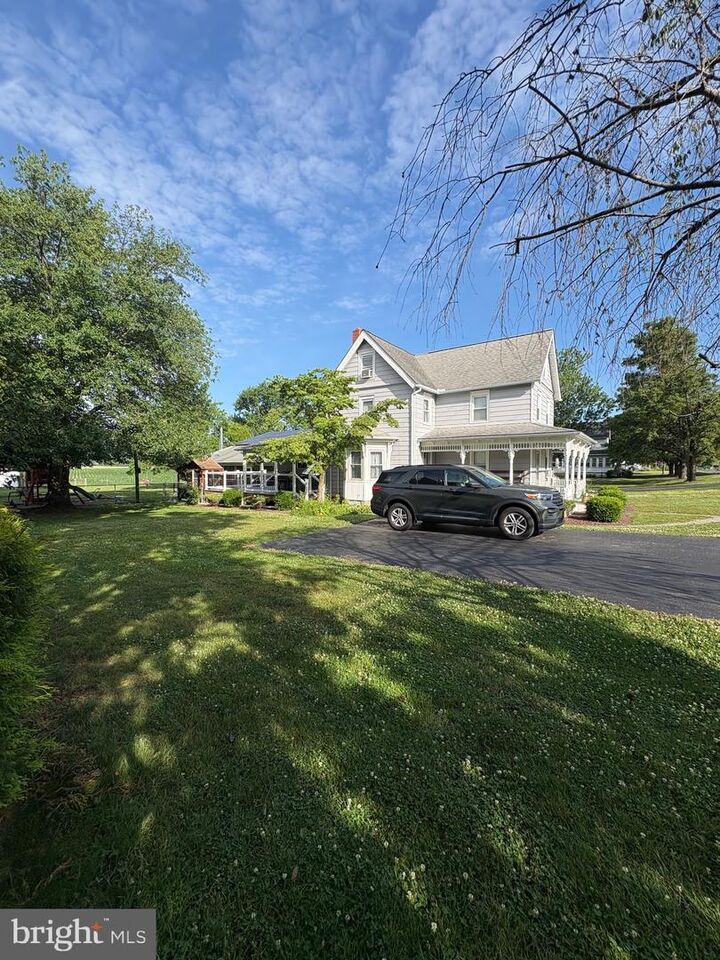 Property Photo:  909 Main St Canton  NJ 08079 