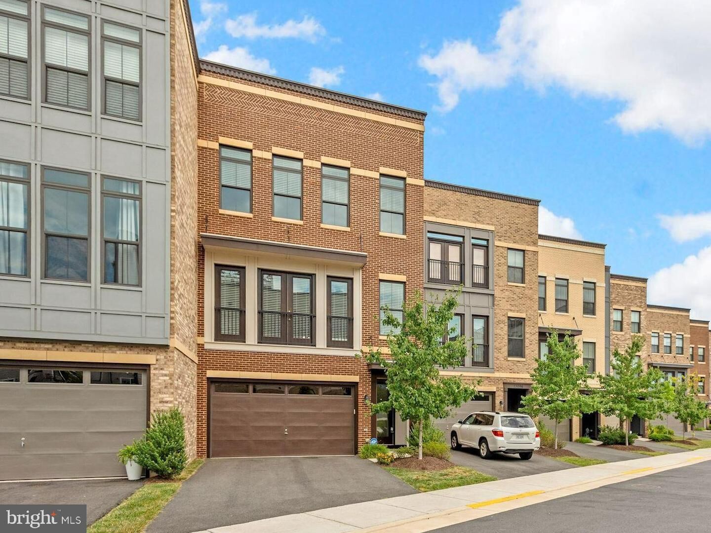 Property Photo:  23094 Sullivans Cove Square  VA 20148 