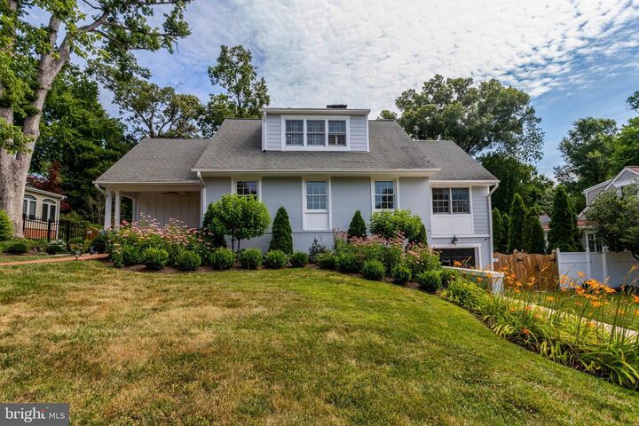 Property Photo:  904 Waynewood Boulevard  VA 22308 