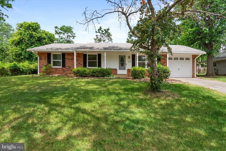 Property Photo:  1503 N Amelia Street  VA 20164 
