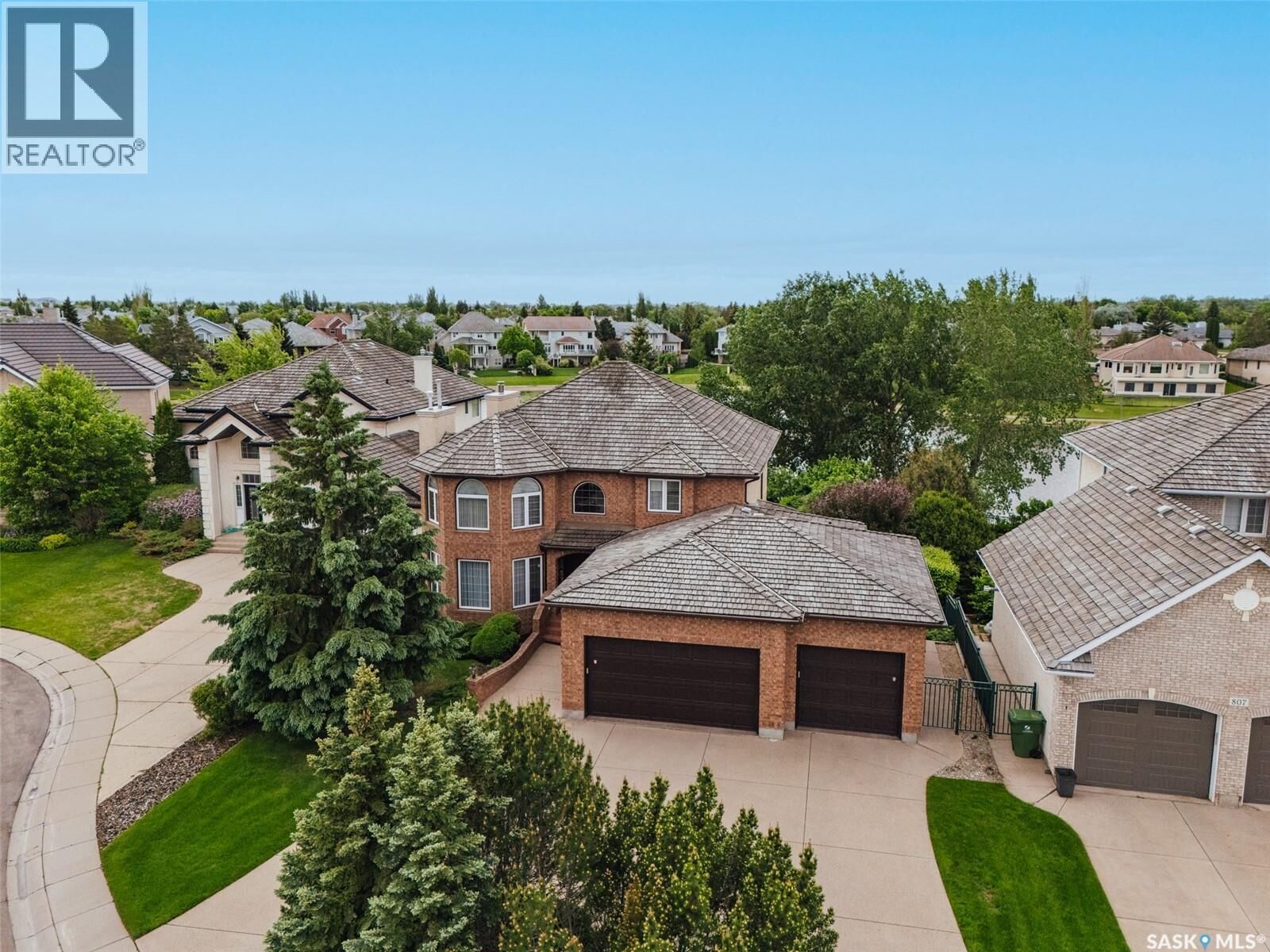 Property Photo: 811 Braeside View SK S7V 1A7