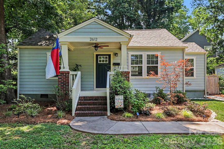 Property Photo: 2612 Roslyn Avenue NC 28208