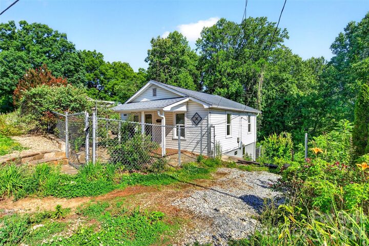 Property Photo:  119 Seagle Street  NC 28752 
