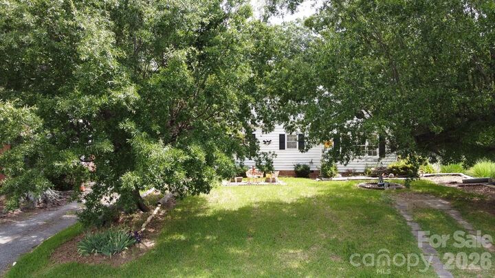 Property Photo:  909 Drummond Avenue  NC 28205 
