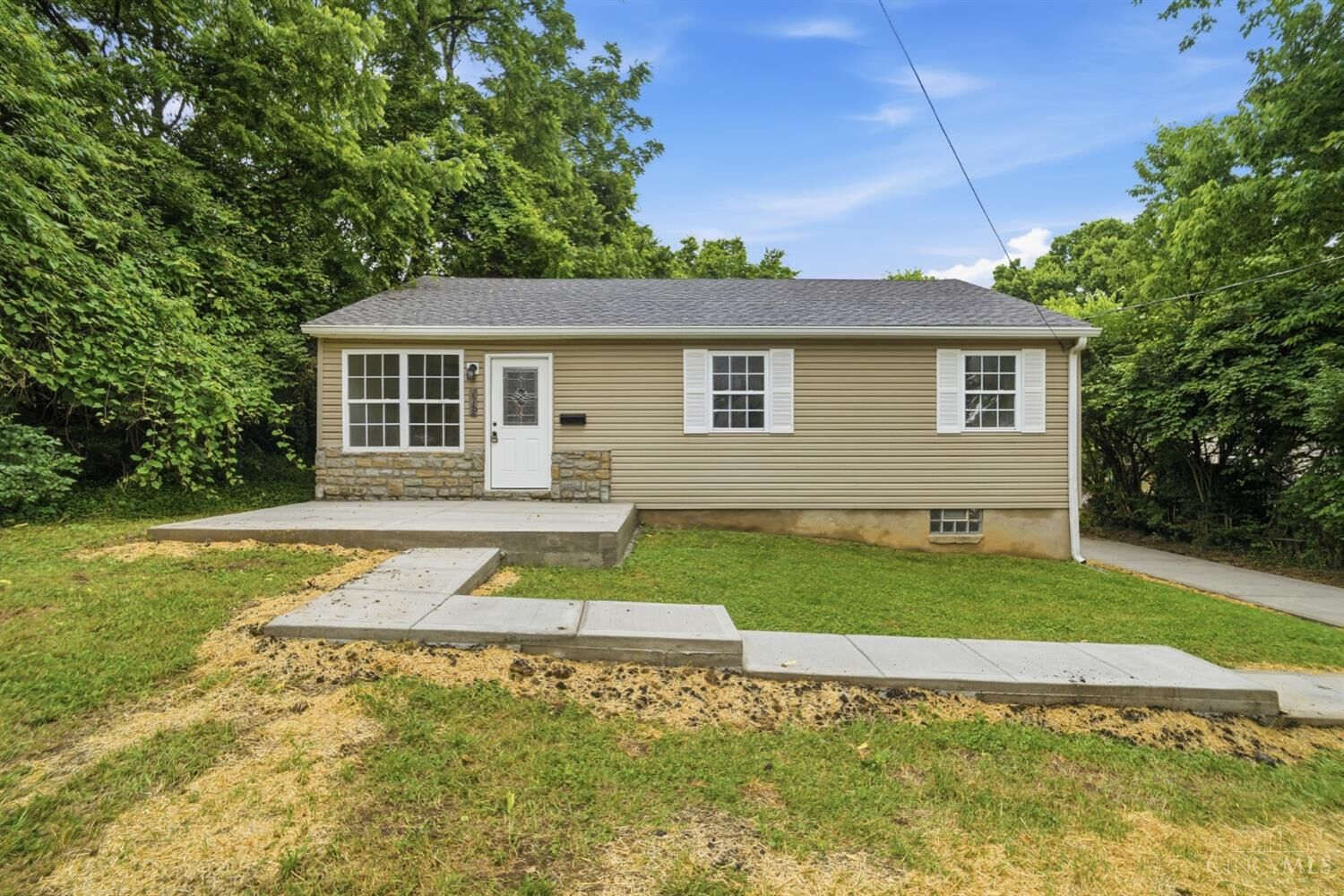 Property Photo:  112 W Leslie Avenue  OH 45215 
