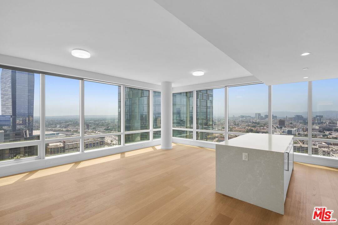 Property Photo:  877 Francisco St  CA 90017 