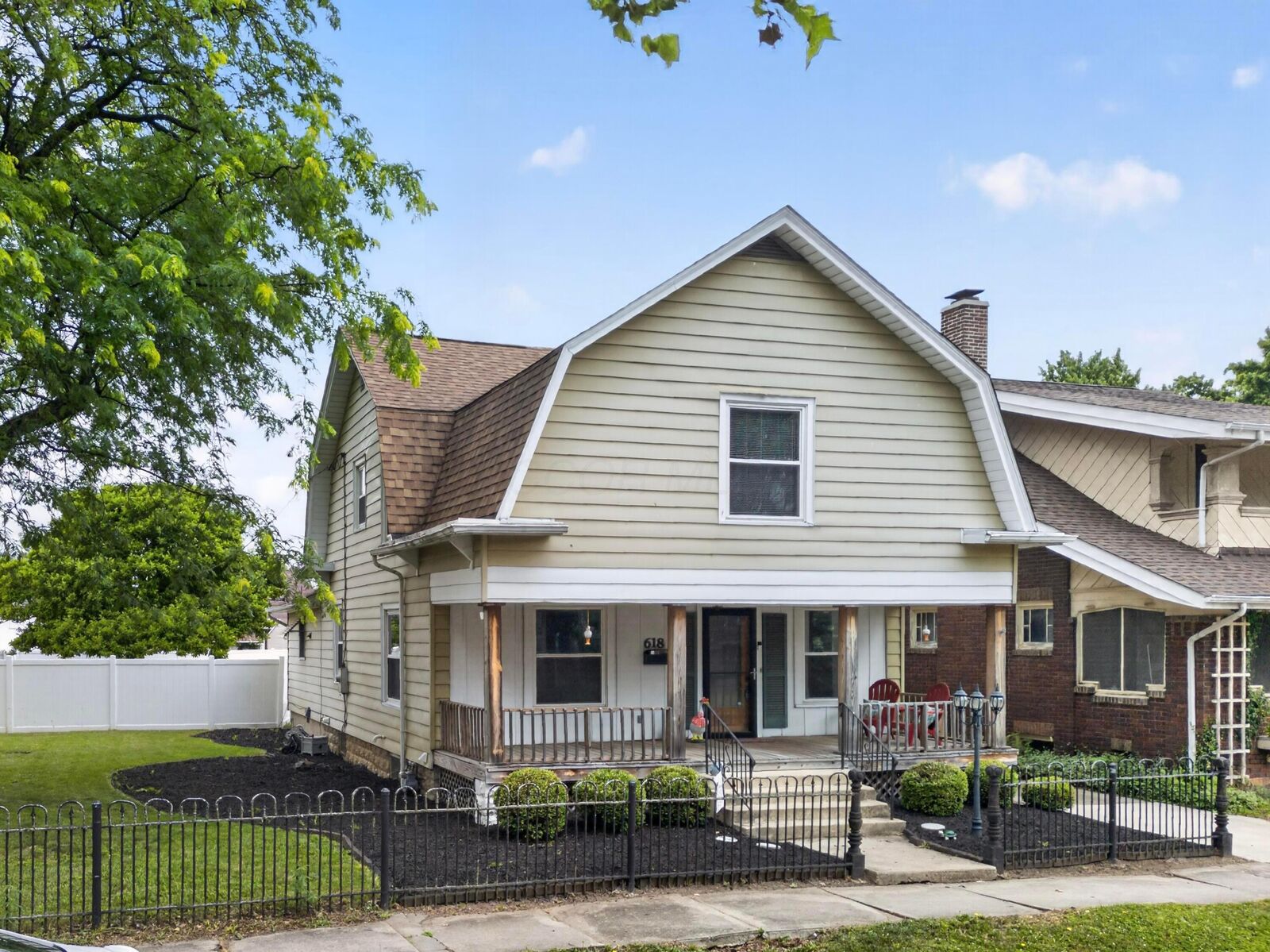 Property Photo:  618 Yeoman Street  OH 43160 