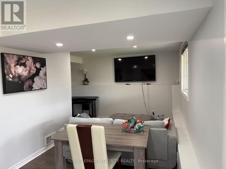 Property Photo:  219 Lucinda Crescent  ON K1W 0A1 