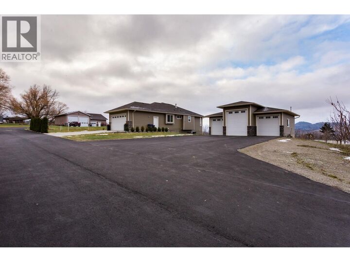 833 McCurdy Road East — photo 1
