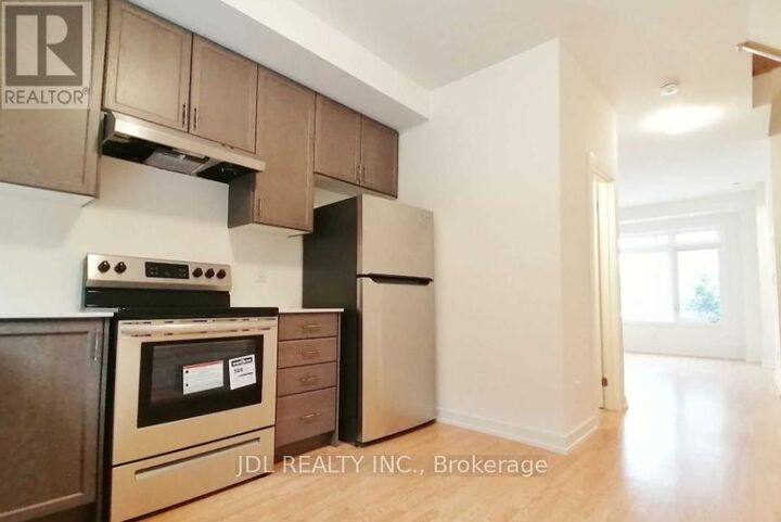 Property Photo:  370 Red Maple Road 117  ON L4C 5T4 
