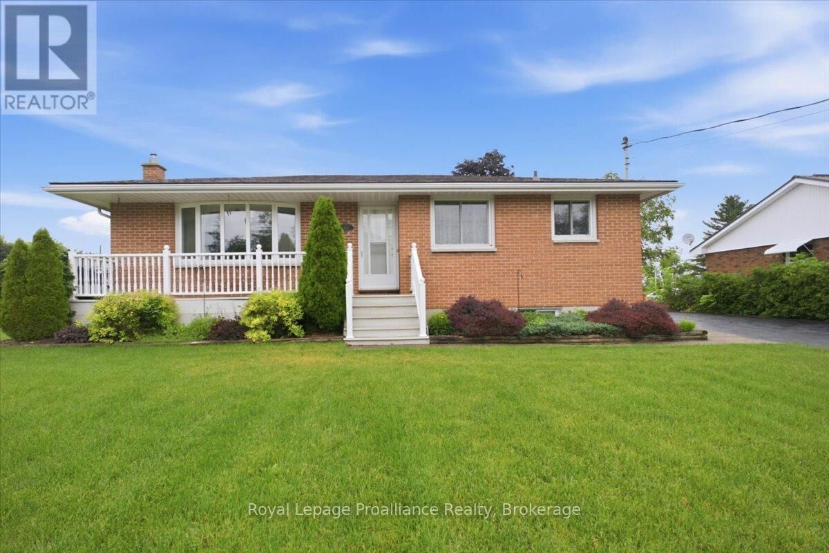 Property Photo:  312 Church Street  ON K0K 3E0 