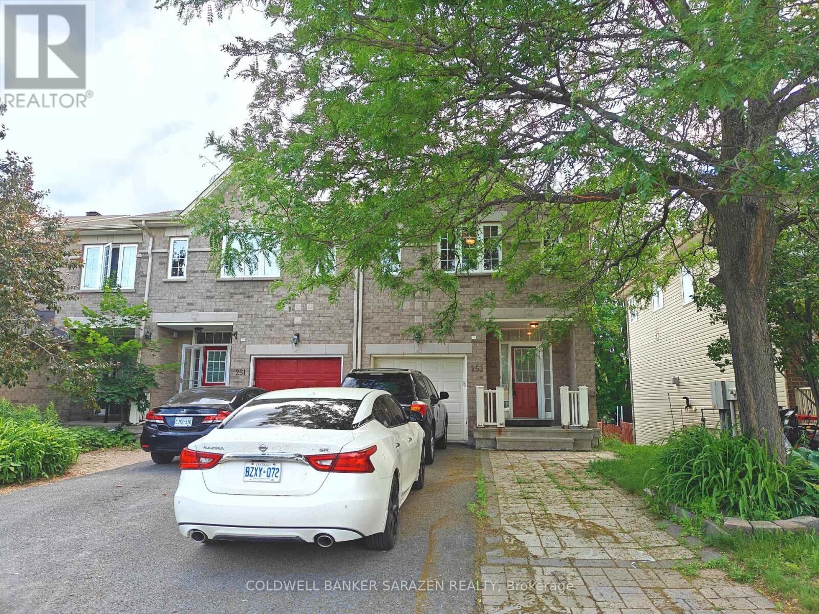 Property Photo: 253 Saddlesmith Circle ON K2M 2Z1