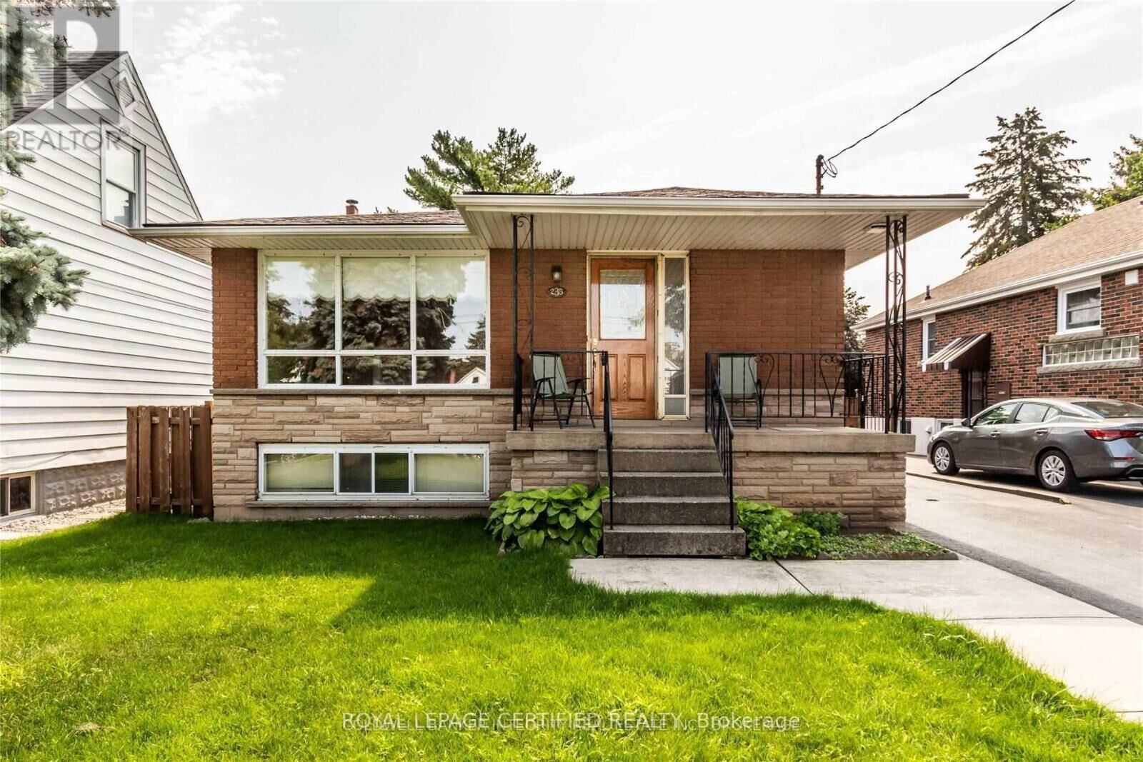 Property Photo:  235 Walter Avenue South  ON L8K 3L3 