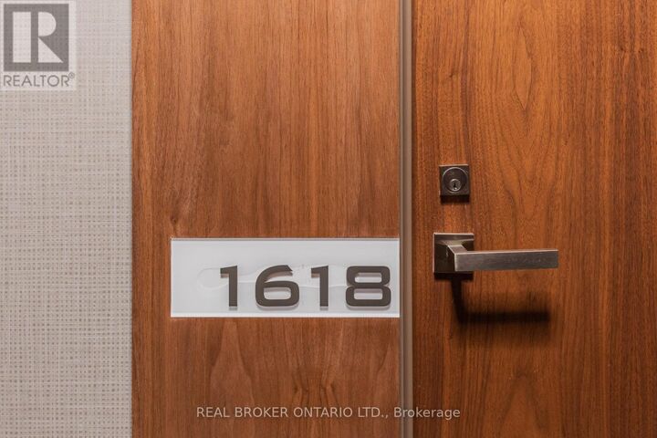 Property Photo:  275 Village Green Square 1618  ON M1S 0L8 