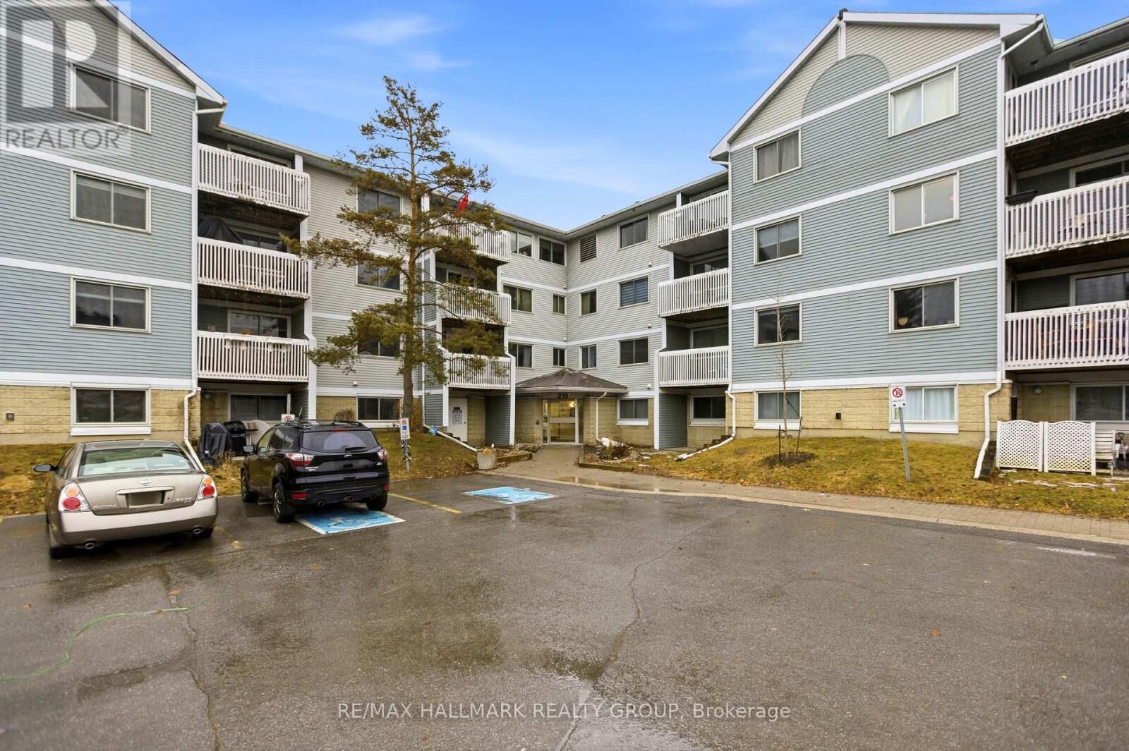 Property Photo: 218 Viewmount Drive 216 ON K2E 7X5