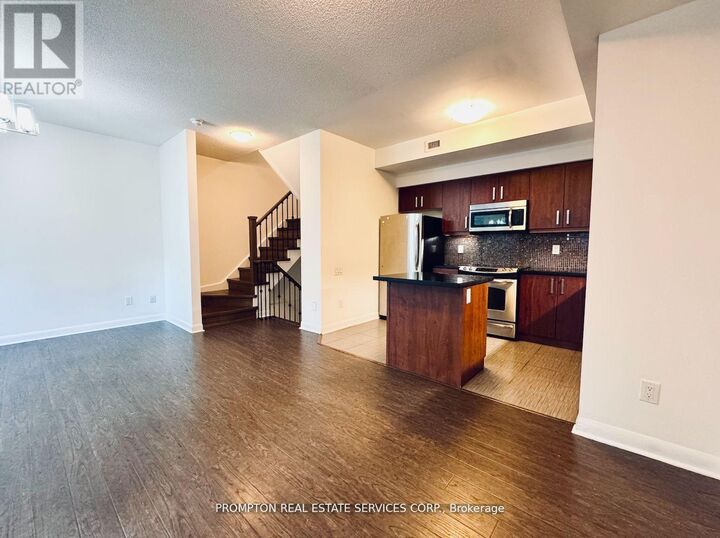 Property Photo:  19 Anndale Drive Th 10  ON M2N 0H2 