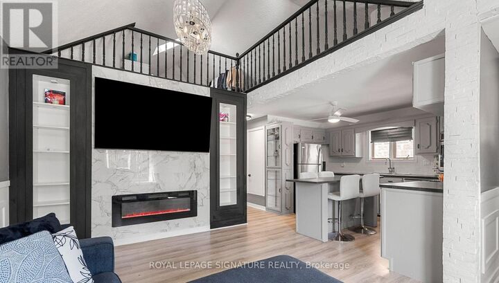 Property Photo:  63 Lowell Avenue East  ON L5N 0B3 