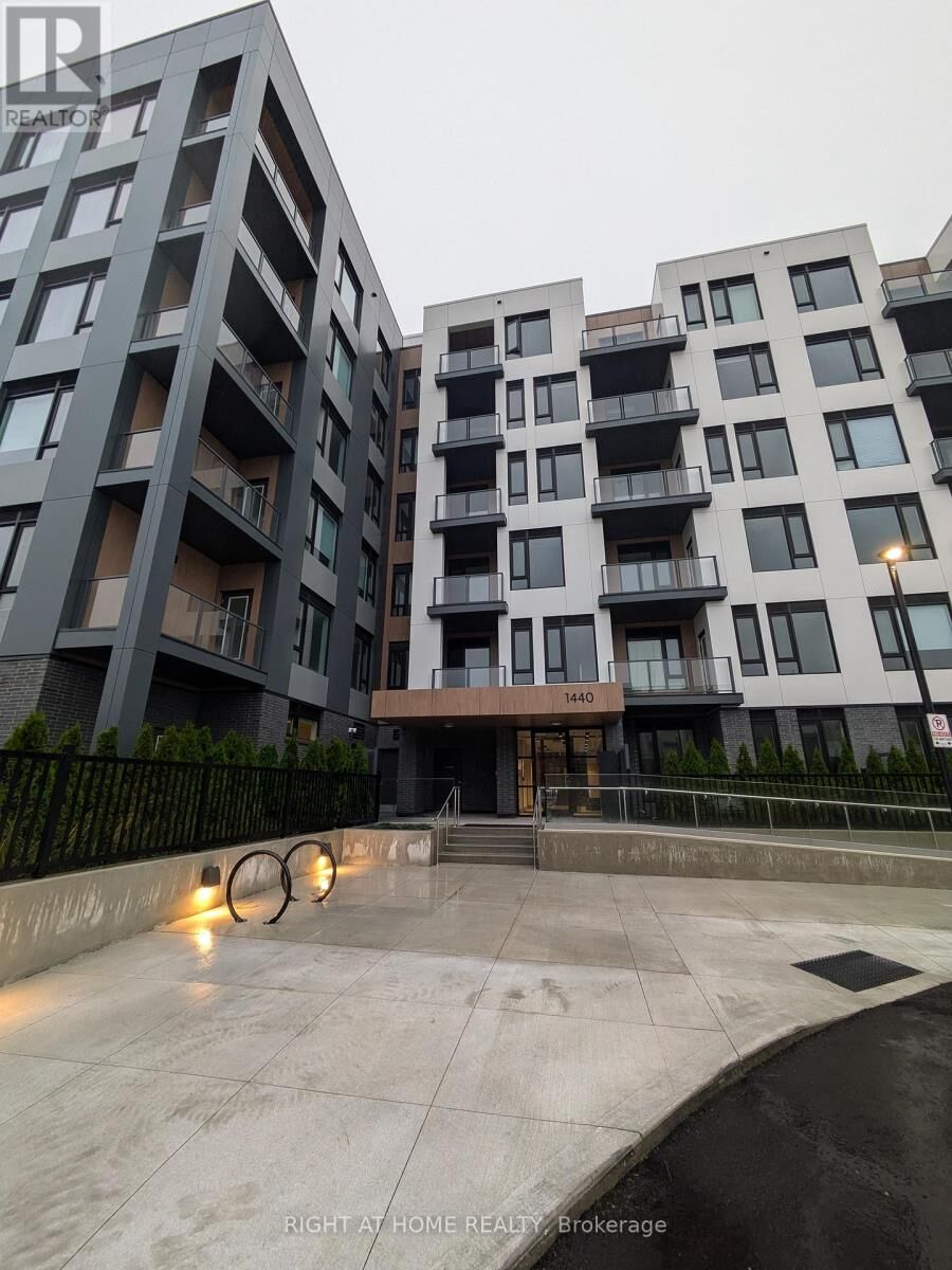 Property Photo: 1440 Clarriage Court 102 ON L9E 1B3