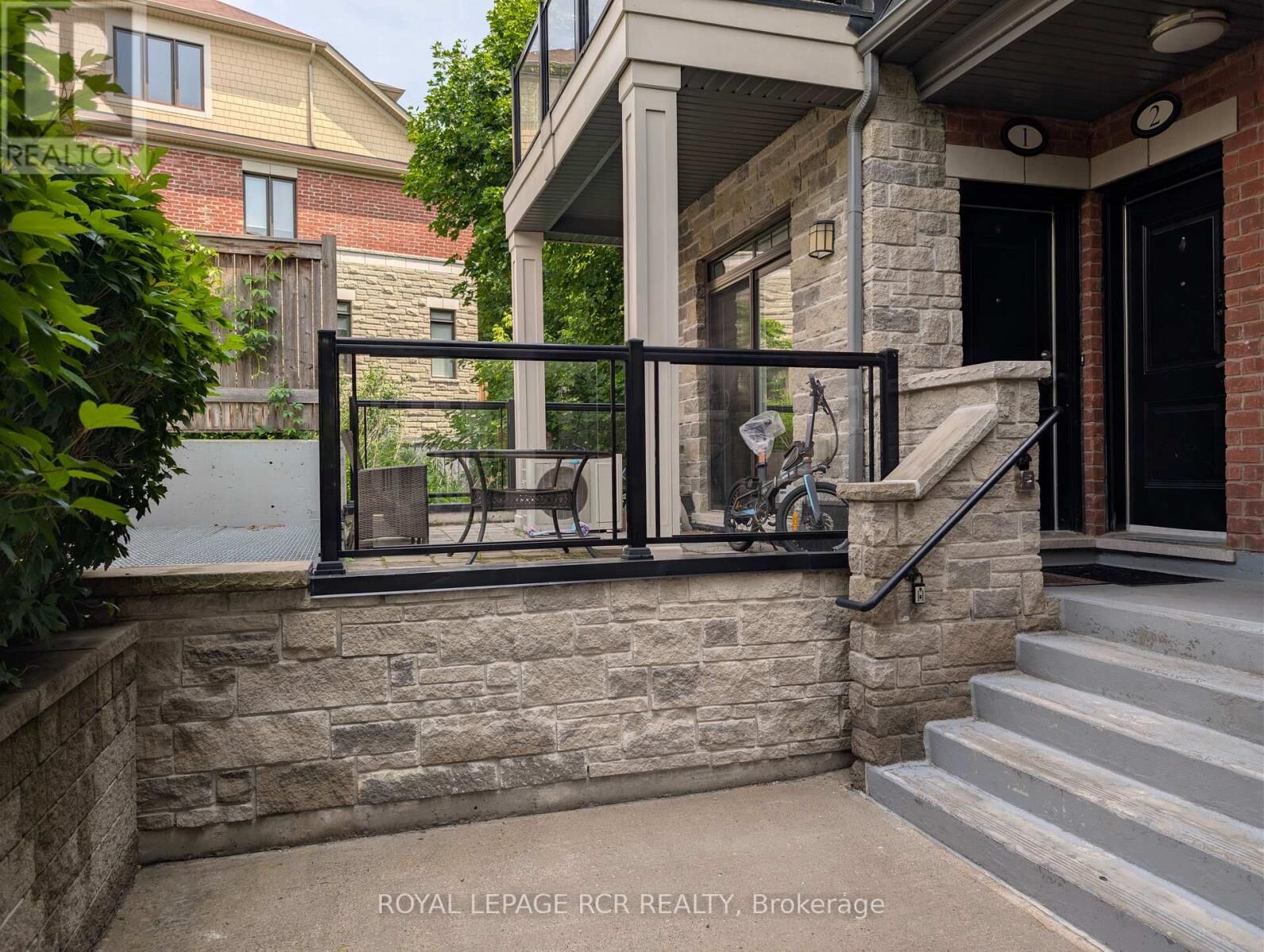 Property Photo:  196 Pine Grove Road 1  ON L4L 0H8 