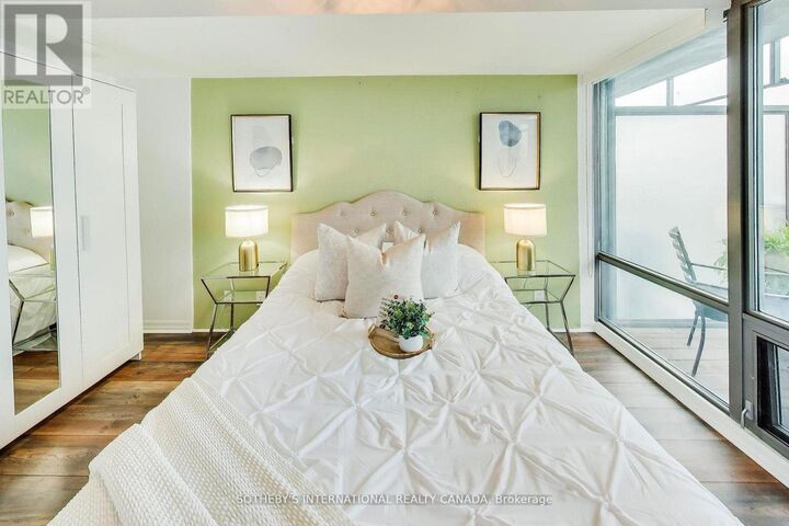 Property Photo:  22 Wellesley Street East 2002  ON M4Y 1G3 