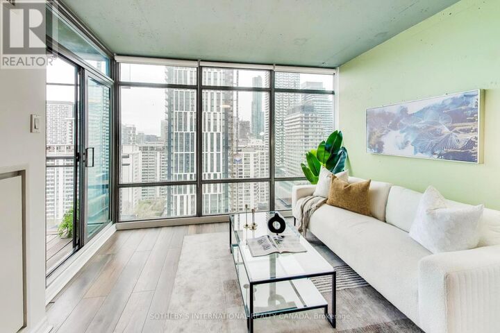 Property Photo:  22 Wellesley Street East 2002  ON M4Y 1G3 