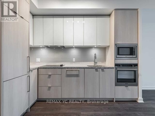 Property Photo: 115 Blue Jays Way 2610 ON M5V 0N4
