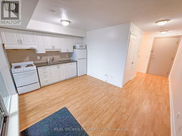 Property Photo:  70 Town Centre Court 511  ON M1P 0B2 