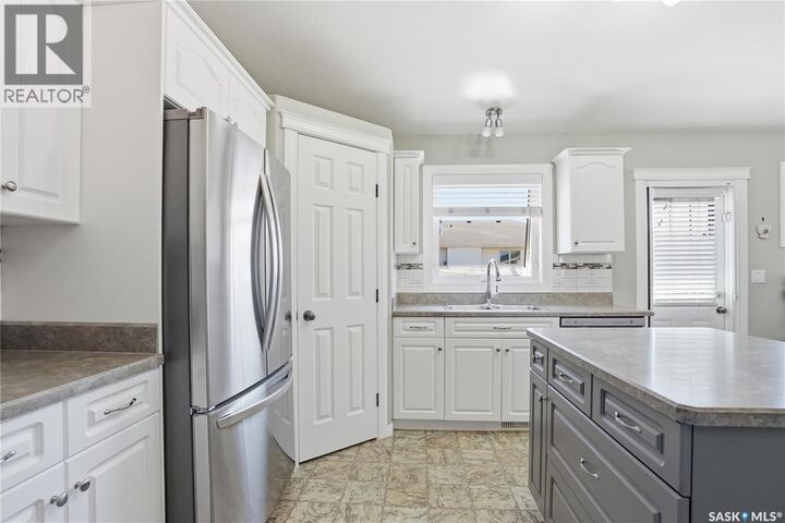 Property Photo: 511 Pobran Crescent SK S7S 1L4
