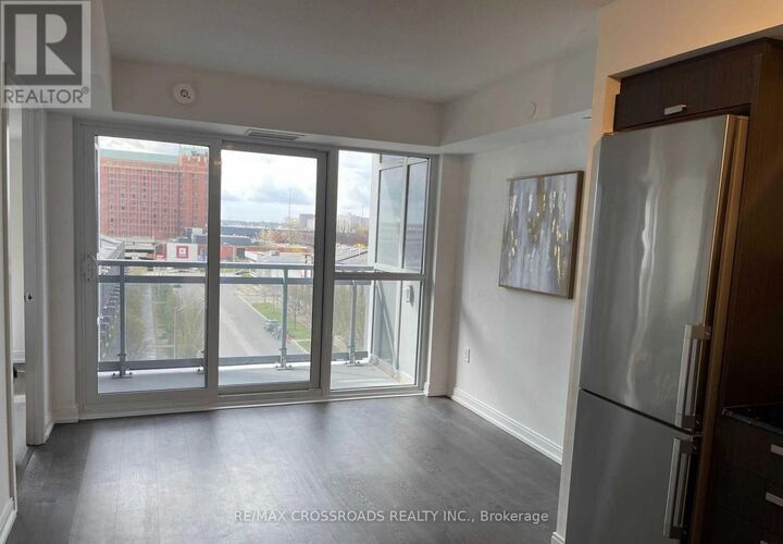 Property Photo: 275 Village Green Square 525 ON M1S 0L8