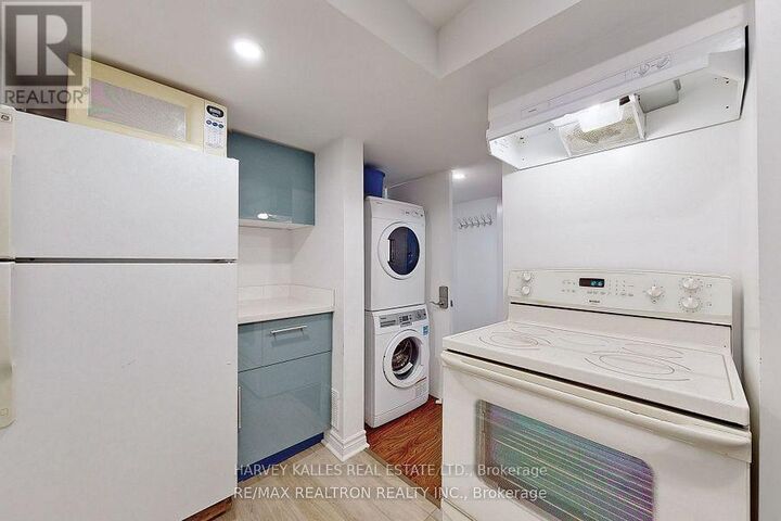 Property Photo:  142 Combe Avenue Lower  ON M3H 4K1 