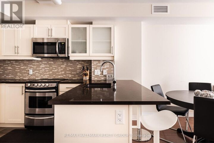 Property Photo: 195 Besserer Street 2106 ON K1N 0B6