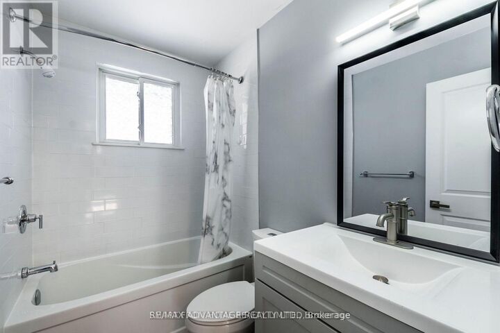 Property Photo:  162 Speight Boulevard Main  ON N5V 3J5 