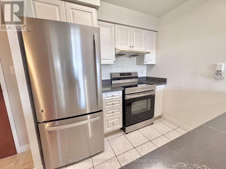 Property Photo: 28 Empress Avenue 810 ON M2N 6Z7