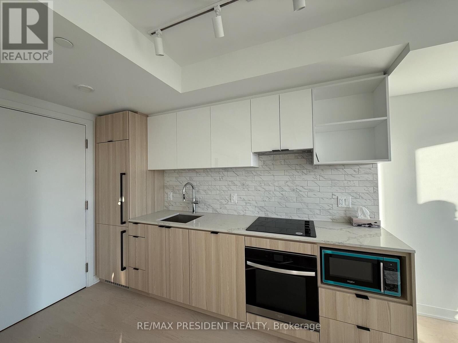 Property Photo: 252 Church Street 4217 ON M5B 1Z2