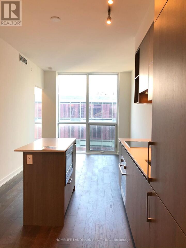 Property Photo: 1 Yorkville Avenue 604 ON M4W 1L1