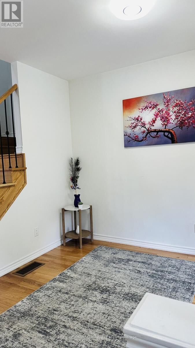 Photo de la propriété:  5 Hardman Lane  ON L1T 0P9 