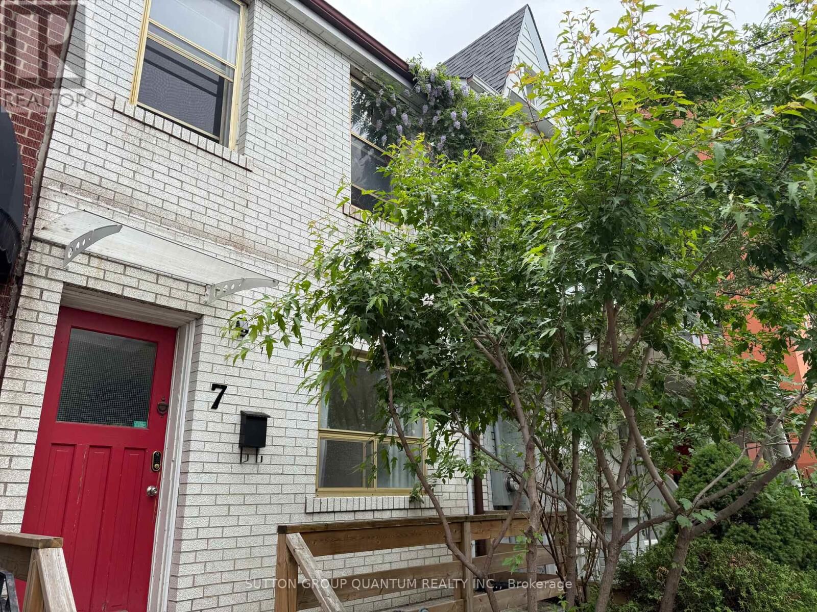 Property Photo: 7 Casimir Street ON M5T 2P6