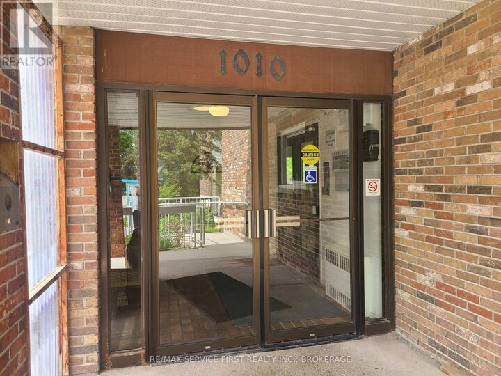 Property Photo: 1010 Pembridge Crescent 103 ON K7P 1A3