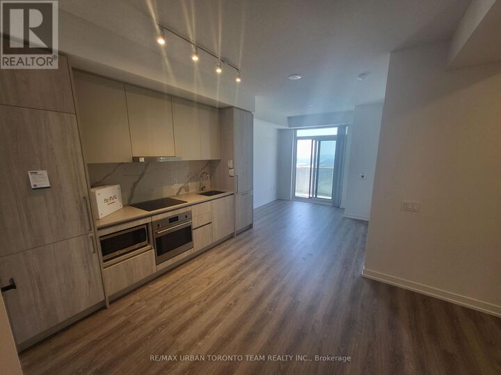 Property Photo:  195 Commerce Street 5210  ON L4K 0P9 