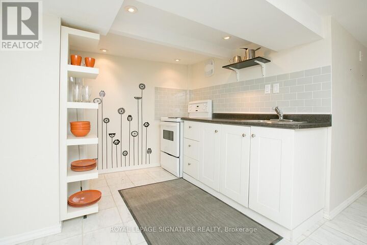 Property Photo:  349 Main Street  ON M4C 4X6 