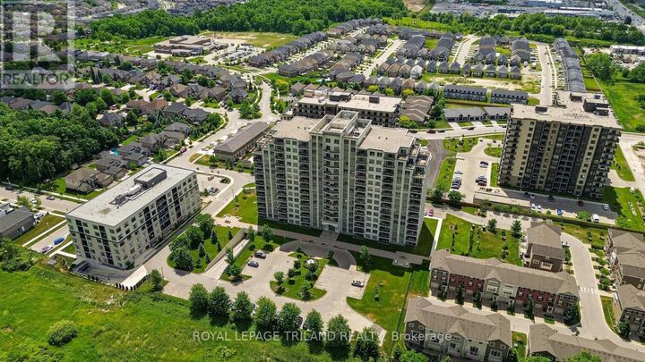 Property Photo:  1030 Coronation Drive 203  ON N6G 0G5 