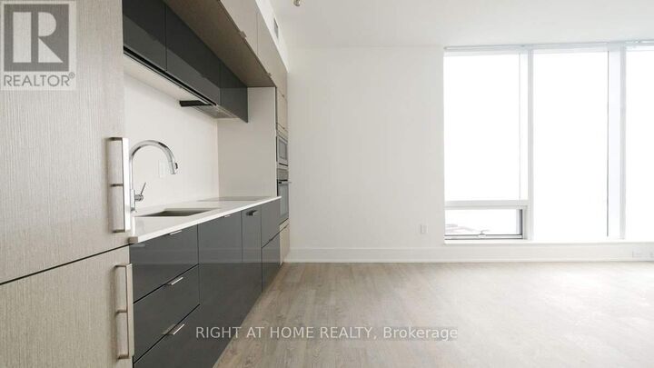 Property Photo: 10 York Street 5405 ON M5J 0E1